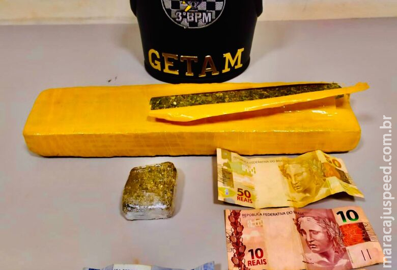 Suspeito se livra de tablete de maconha e salta de árvore ao avistar viatura policial Suspeito se livra de tablete de maconha e salta de árvore ao avistar viatura policial