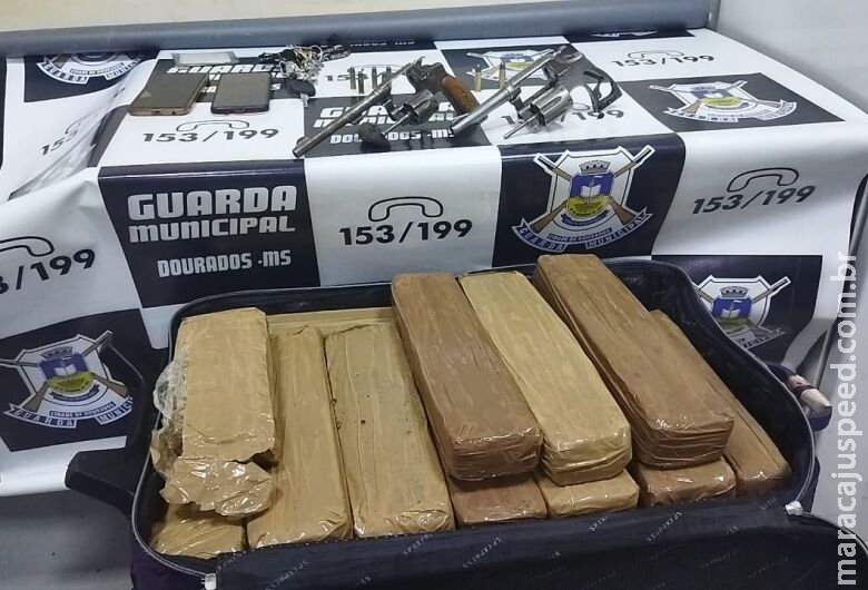 Suspeitos de tráfico e de articular golpes de Suspeitos de tráfico e de articular golpes de