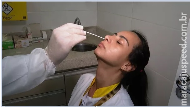 Taxa de contaminados por Covid volta a crescer no Brasil Taxa de contaminados por Covid volta a crescer no Brasil