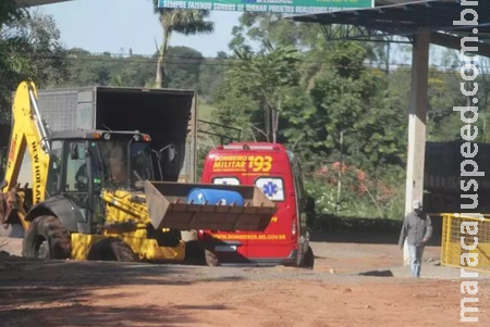Trabalhador é atingido com tambor de 200 quilos e tem perna fraturada Trabalhador é atingido com tambor de 200 quilos e tem perna fraturada
