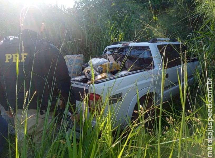 Traficante é morto ao tentar fugir da polícia com camionete cheia de drogas Traficante é morto ao tentar fugir da polícia com camionete cheia de drogas