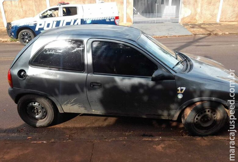 Veículo abandonado em via com registro de furto é recuperado pela polícia Veículo abandonado em via com registro de furto é recuperado pela polícia