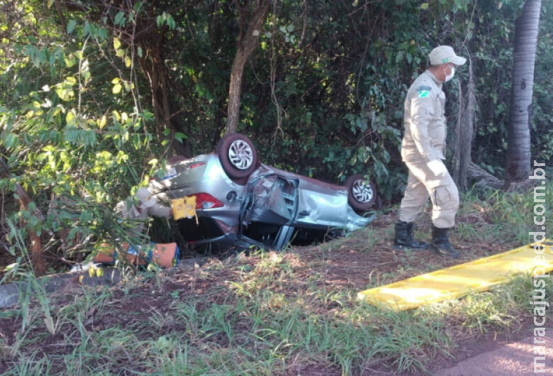 Veículo capota a caminho de mineradora e passageiro morre em MS Veículo capota a caminho de mineradora e passageiro morre em MS
