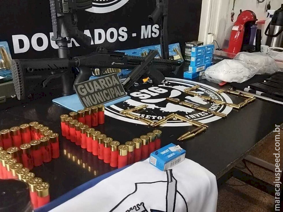Ação conjunta recupera fuzil, pistola e munições furtadas de casa em Dourados Ação conjunta recupera fuzil, pistola e munições furtadas de casa em Dourados