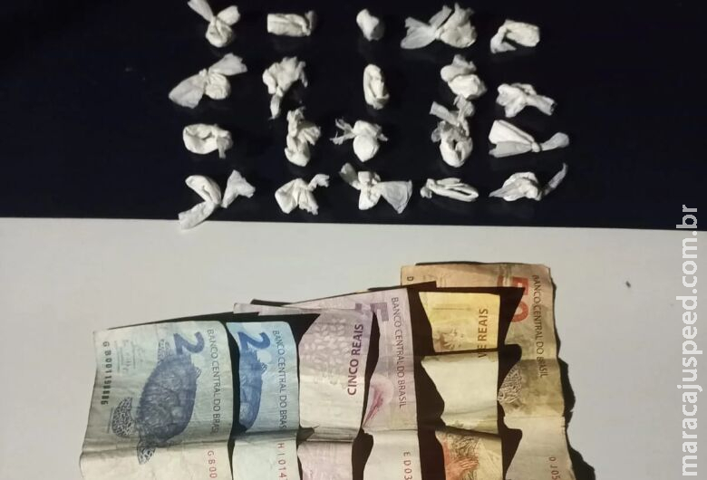 Adolescente é apreendido ao ser flagrado vendendo papelotes de cocaína Adolescente é apreendido ao ser flagrado vendendo papelotes de cocaína