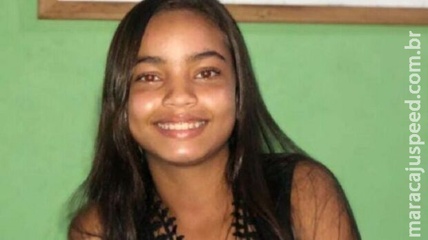 Adolescente é atingida por raio e morre no quintal de casa no Pará Adolescente é atingida por raio e morre no quintal de casa no Pará