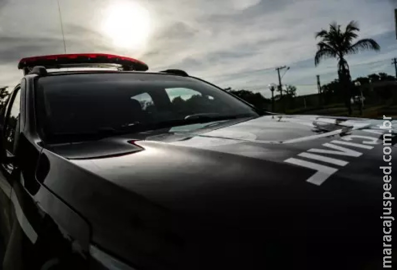 Adolescente é colocado no porta-malas de carro e espancado por gangue Adolescente é colocado no porta-malas de carro e espancado por gangue