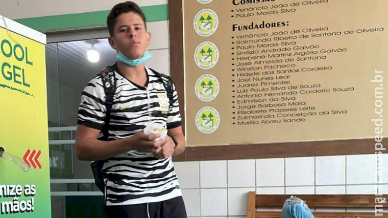 Adolescente morre após ser baleado durante ‘brincadeira’ de roleta russa; amigo é preso Adolescente morre após ser baleado durante ‘brincadeira’ de roleta russa; amigo é preso