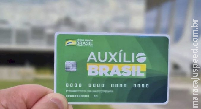 Auxílio Brasil terá cartão com chip e função para compras no débito