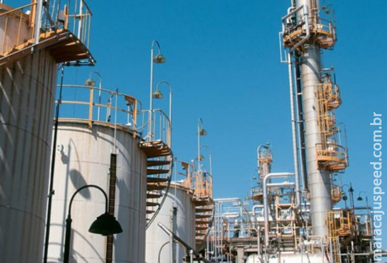 Bolsonaro veta prorrogação de incentivos fiscais à indústria petroquímica Bolsonaro veta prorrogação de incentivos fiscais à indústria petroquímica