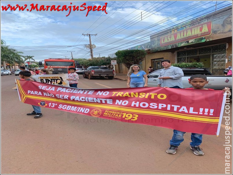 Bombeiros dos Amanhã de Maracaju, realizam blitz educativa, através da campanha “Maio Amarelo”, que destaca a segurança no trânsito