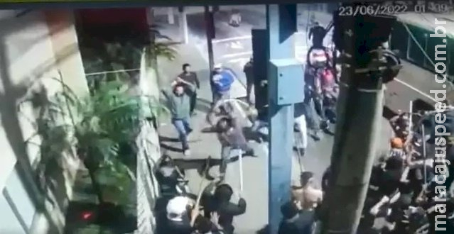 Briga de torcedores de Corinthians e São Paulo deixa um morto Briga de torcedores de Corinthians e São Paulo deixa um morto
