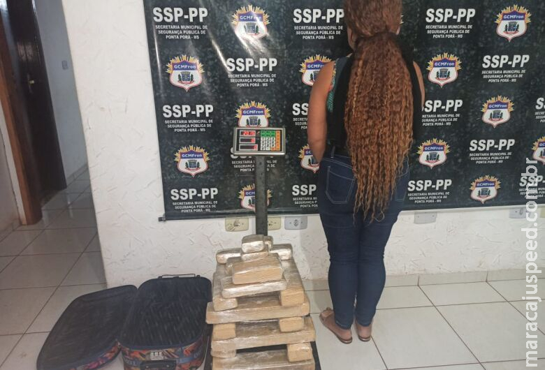 Com 20 kg de maconha, mulher pede informações a guardas e é presa Com 20 kg de maconha, mulher pede informações a guardas e é presa