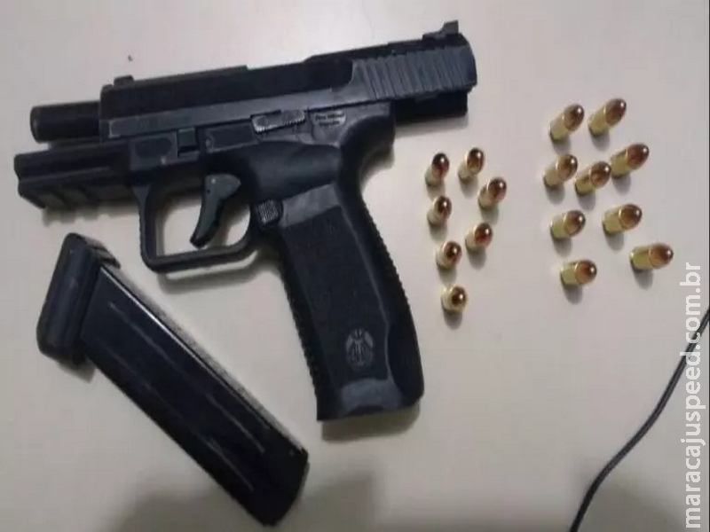 Com armamento turco e munições, rapaz é preso durante operação da Polícia Civil Com armamento turco e munições, rapaz é preso durante operação da Polícia Civil