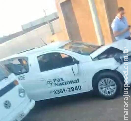 Em disputa por morto, agente funerário quebra carro da concorrência Em disputa por morto, agente funerário quebra carro da concorrência