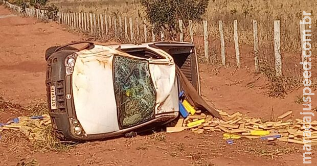 Enfermeiro flagra carro capotado recheado de drogas na MS-040