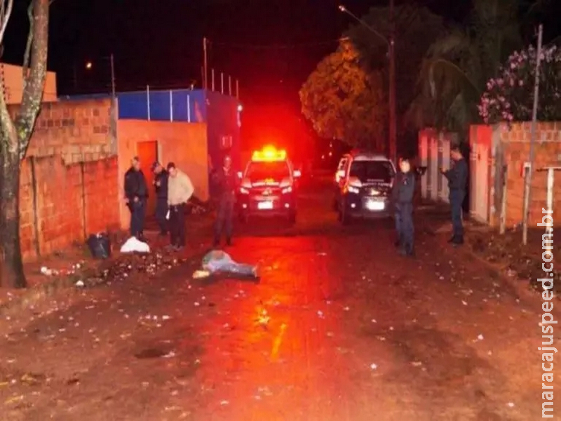 Fiel que voltava da igreja encontra homem assassinado com facada no coração no caminho Fiel que voltava da igreja encontra homem assassinado com facada no coração no caminho