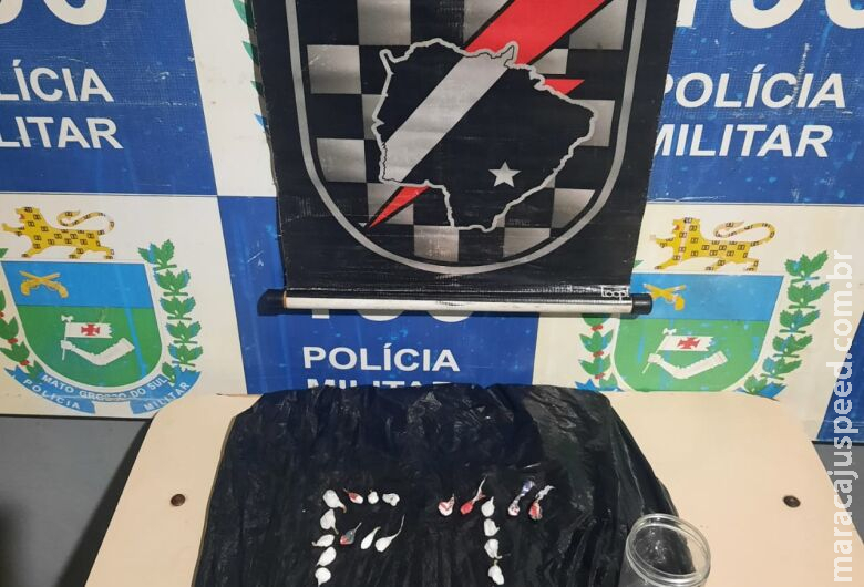 Flagrado com porções de cocaína acaba preso em abordagem policial Flagrado com porções de cocaína acaba preso em abordagem policial