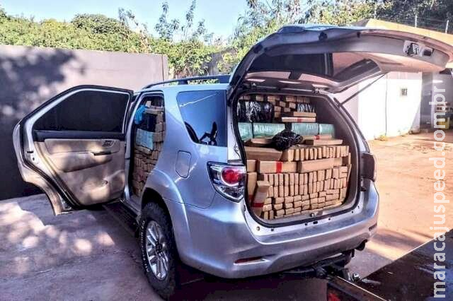 Hilux abarrotada de maconha é apreendida e motorista preso em Jardim Hilux abarrotada de maconha é apreendida e motorista preso em Jardim