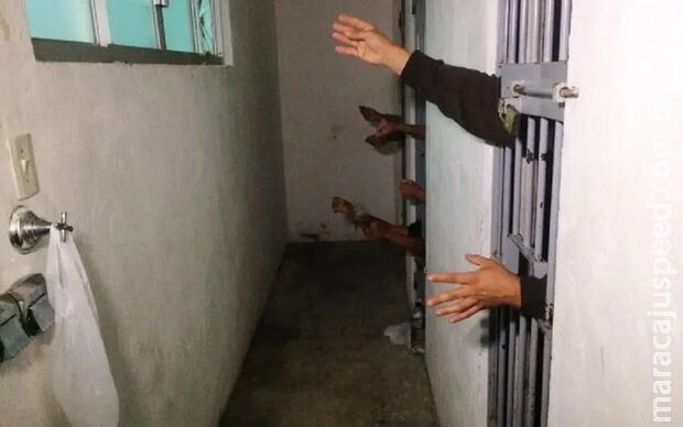 Homem atrai menina de 12 anos pela internet e a estupra em Campo Grande Homem atrai menina de 12 anos pela internet e a estupra em Campo Grande