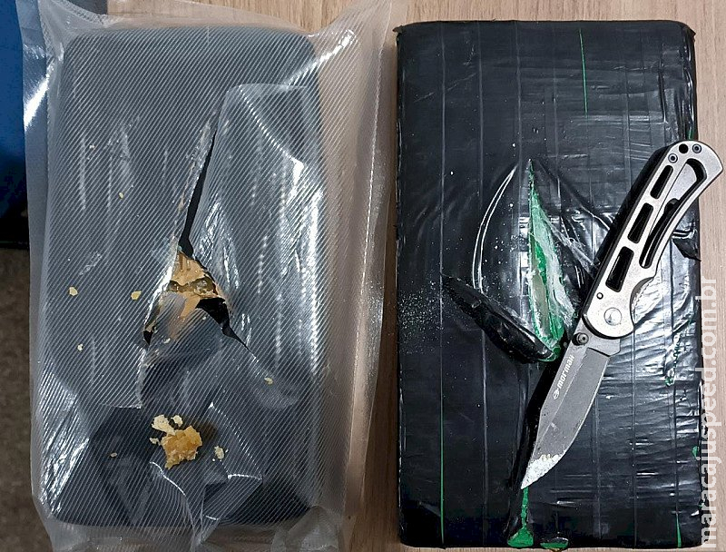 Homem com esposa e 3 crianças é preso com cocaína e pasta base na MS-112 Homem com esposa e 3 crianças é preso com cocaína e pasta base na MS-112