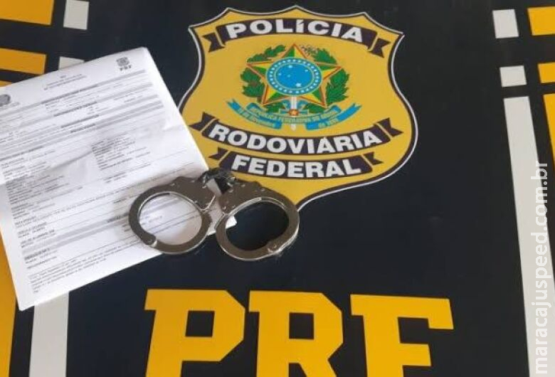 Homem é preso por apresentar documento falso em abordagem Homem é preso por apresentar documento falso em abordagem
