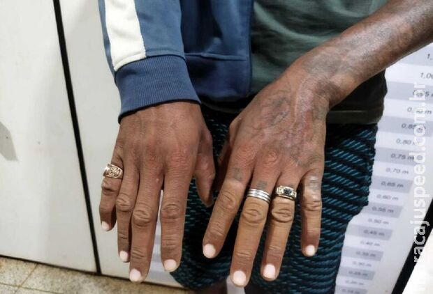 Homem é preso por jogar copo contra avó de 77 anos em Dourados Homem é preso por jogar copo contra avó de 77 anos em Dourados