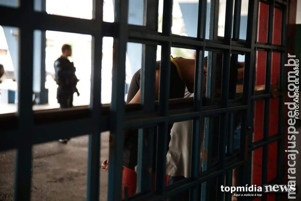 Homens tentam se livrar de revólver e acabam presos no Campo Nobre Homens tentam se livrar de revólver e acabam presos no Campo Nobre
