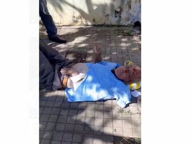 Idoso com ferimento grave espera quase 1 hora por socorro na Vila Carvalho Idoso com ferimento grave espera quase 1 hora por socorro na Vila Carvalho