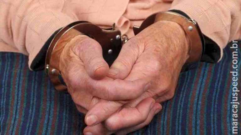 Idoso é agredido ao mostrar órgão genital para meninas e tentar levá-las para casa em MS Idoso é agredido ao mostrar órgão genital para meninas e tentar levá-las para casa em MS
