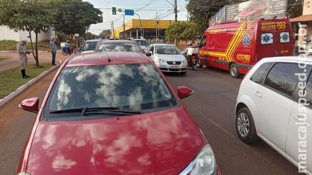 Idoso é atropelado por carro e morre em cruzamento da avenida das Bandeiras Idoso é atropelado por carro e morre em cruzamento da avenida das Bandeiras