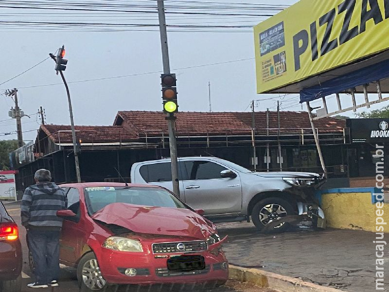 Maracaju: Colisão entre veículos em cruzamento na região central Maracaju: Colisão entre veículos em cruzamento na região central