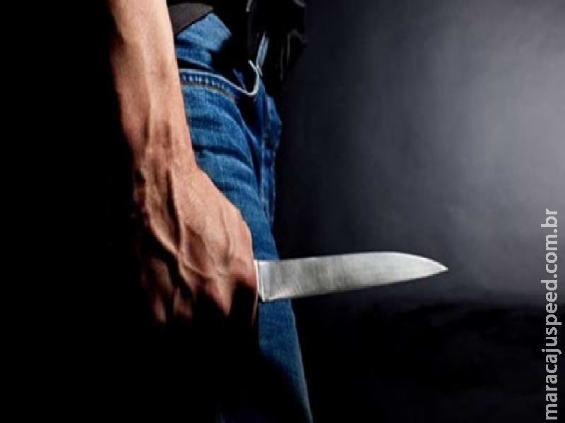 Maracaju: Homem ameaça cortar pescoço de mulher e seu filho de apenas sete anos de idade com faca Maracaju: Homem ameaça cortar pescoço de mulher e seu filho de apenas sete anos de idade com faca