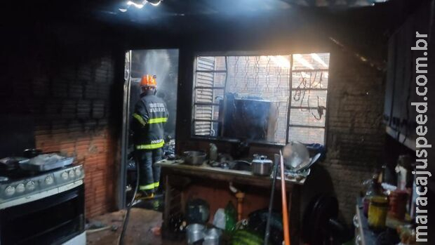 Menino de 3 anos queimado em incêndio respira com ajuda de aparelhos Menino de 3 anos queimado em incêndio respira com ajuda de aparelhos