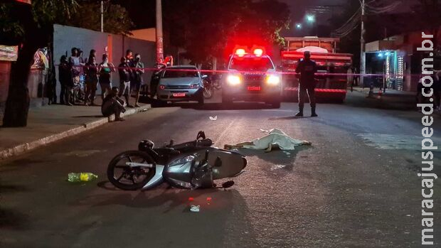 Motociclista morre esmagada por caminhão e grávida corre risco na Santa Casa