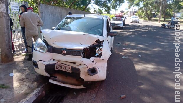 Motorista sofre mal súbito e bate em carro estacionado no Jardim Imá Motorista sofre mal súbito e bate em carro estacionado no Jardim Imá