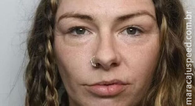 Mulher tem crise de ciúmes e tenta matar amiga após flagrar mensagens com namorado Mulher tem crise de ciúmes e tenta matar amiga após flagrar mensagens com namorado