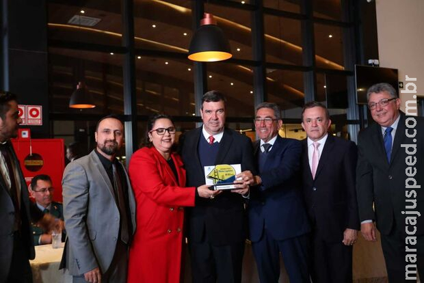 Nos 110 anos de Porto Murtinho, Riedel recebe homenagem pelo trabalho em prol da Rota Bioceânica Nos 110 anos de Porto Murtinho, Riedel recebe homenagem pelo trabalho em prol da Rota Bioceânica