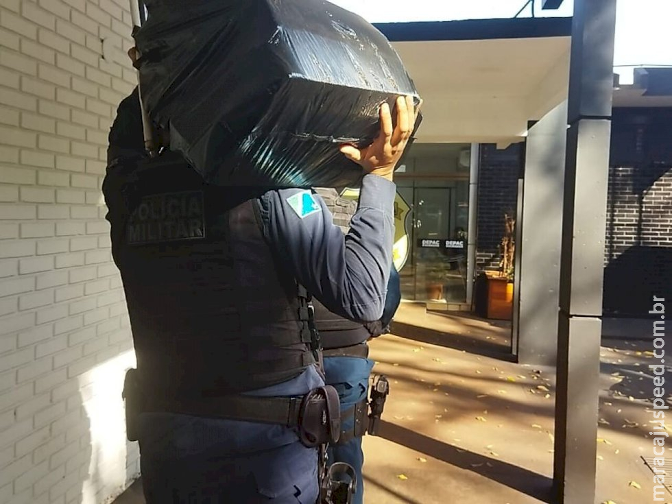 Polícia encontra fardos com mais de 50 quilos de maconha em Itahum Polícia encontra fardos com mais de 50 quilos de maconha em Itahum