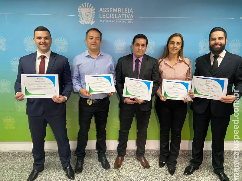 Policiais Civis de Maracaju são homenageados na Assembleia Legislativa com “Moção de Congratulação” Policiais Civis de Maracaju são homenageados na Assembleia Legislativa com “Moção de Congratulação”