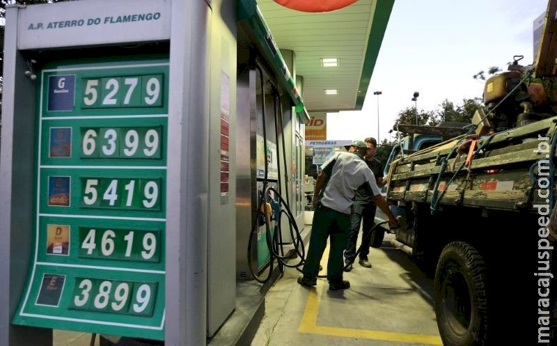 Reajuste da gasolina e do diesel passa a valer neste sábado (18) Reajuste da gasolina e do diesel passa a valer neste sábado (18)