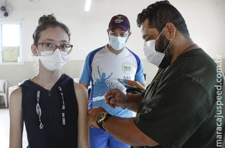 Terceira dose da vacinação contra Covid, para adolescentes, está liberada nos 79 municípios