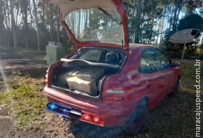 Veículo é apreendido transportando mais de 100 kg de maconha Veículo é apreendido transportando mais de 100 kg de maconha