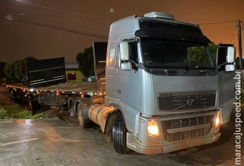 Veículo roubado por quadrilha que sequestrava caminhoneiros é recuperado Veículo roubado por quadrilha que sequestrava caminhoneiros é recuperado