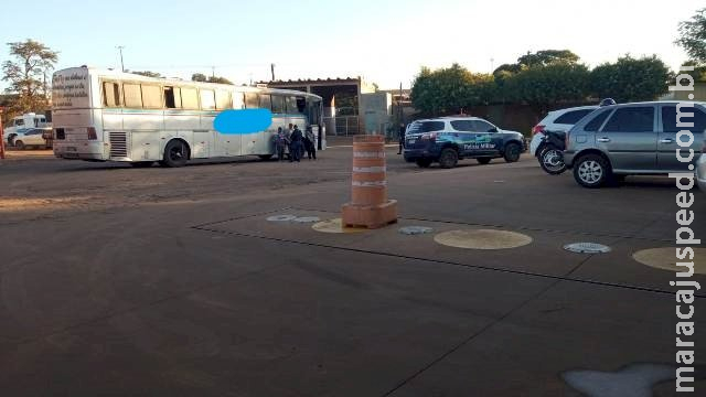 Vendedores de bacias e baldes são presos com notas falsas e drogas em Caarapó Vendedores de bacias e baldes são presos com notas falsas e drogas em Caarapó