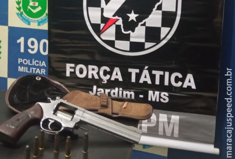 Arma de fogo é apreendida durante abordagem em veículo Arma de fogo é apreendida durante abordagem em veículo