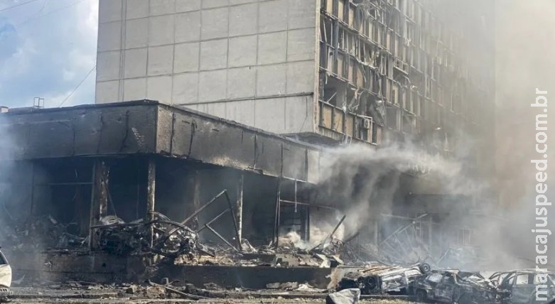 Ataque russo no centro da Ucrânia mata 23, incluindo três crianças, dizem autoridades Ataque russo no centro da Ucrânia mata 23, incluindo três crianças, dizem autoridades