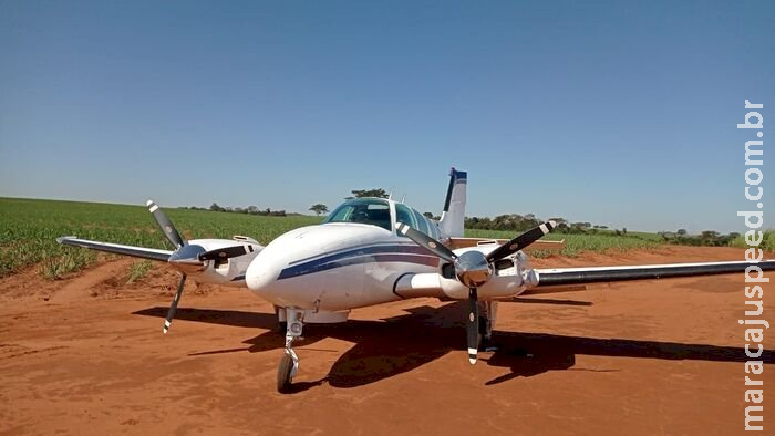 Avião interceptado pela FAB carregava 500 quilos de drogas Avião interceptado pela FAB carregava 500 quilos de drogas