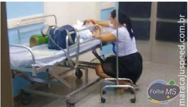 Bebê de 2 meses morre em corredor de hospital e família acusa negligência Bebê de 2 meses morre em corredor de hospital e família acusa negligência
