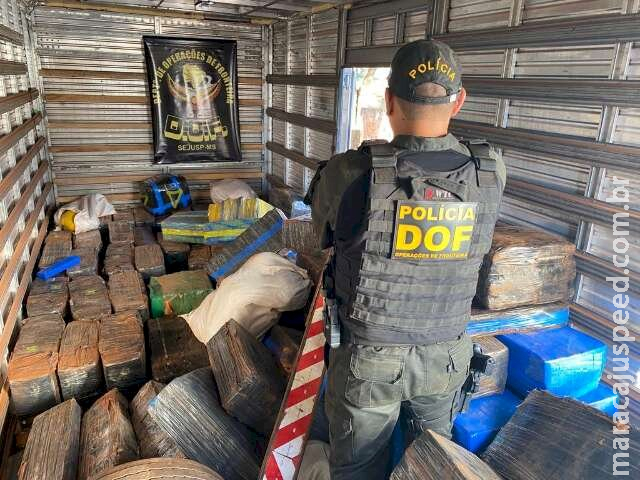 Caminhão roubado em falso frete é interceptado com R$ 9,6 milhões em maconha Caminhão roubado em falso frete é interceptado com R$ 9,6 milhões em maconha